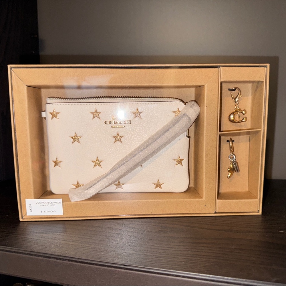 Coach Gift Set Corner Zip Wristlet Stars